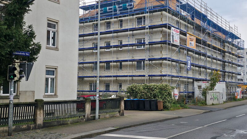 Gebäude mit Gerüst